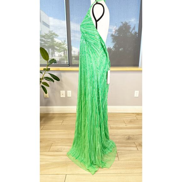 Elegant Green Evening Gown - Picture 7 of 11